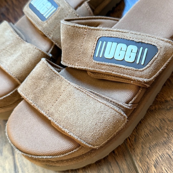 Never worn!  UGG Greer Platform Sandal, size 7 - Picture 3 of 11